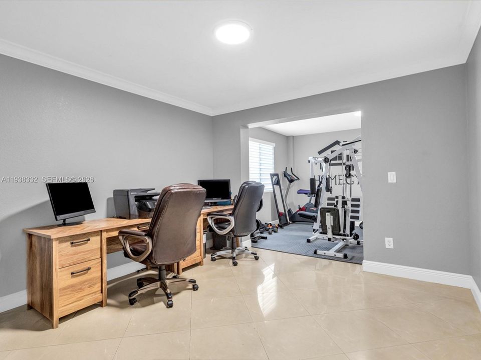 待售: $860,000 (4 贝兹, 2 浴室, 2045 平方英尺)