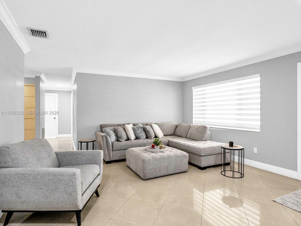 待售: $860,000 (4 贝兹, 2 浴室, 2045 平方英尺)