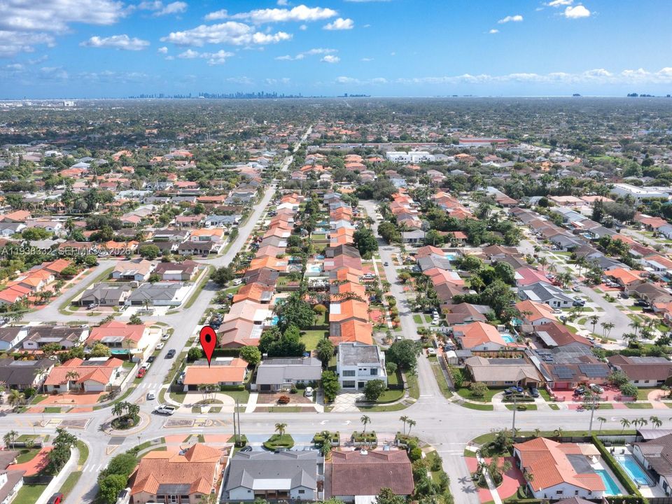 待售: $860,000 (4 贝兹, 2 浴室, 2045 平方英尺)