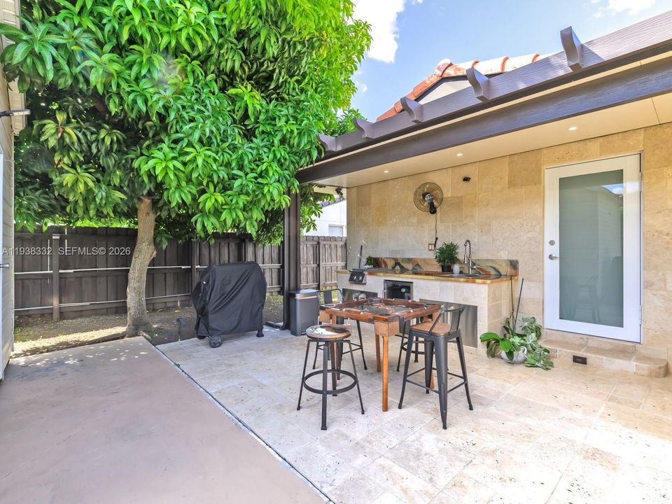 待售: $860,000 (4 贝兹, 2 浴室, 2045 平方英尺)