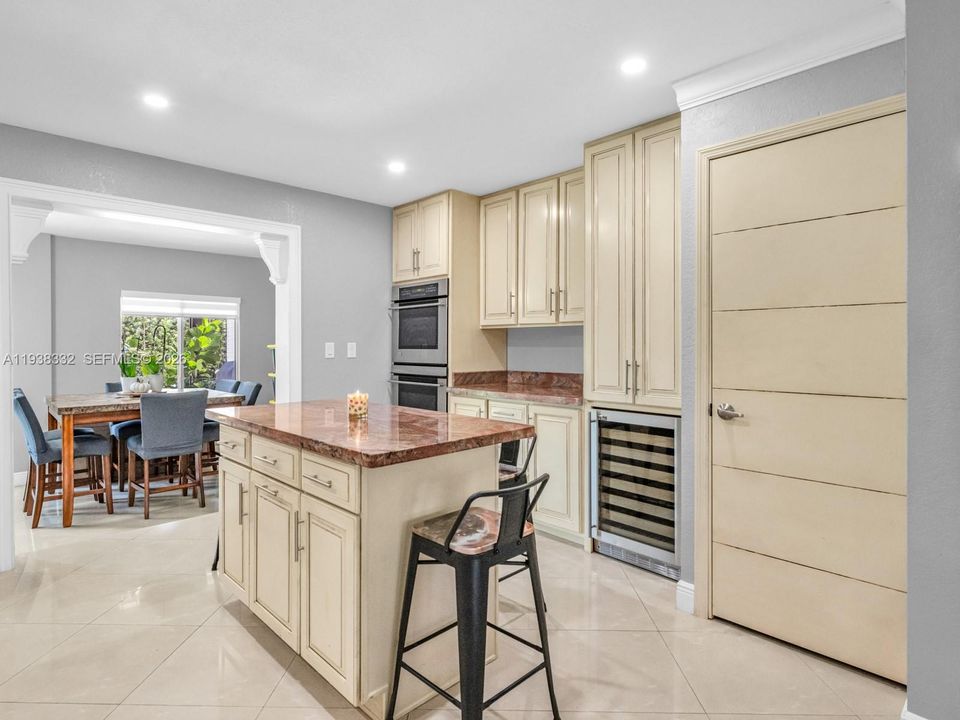 待售: $860,000 (4 贝兹, 2 浴室, 2045 平方英尺)