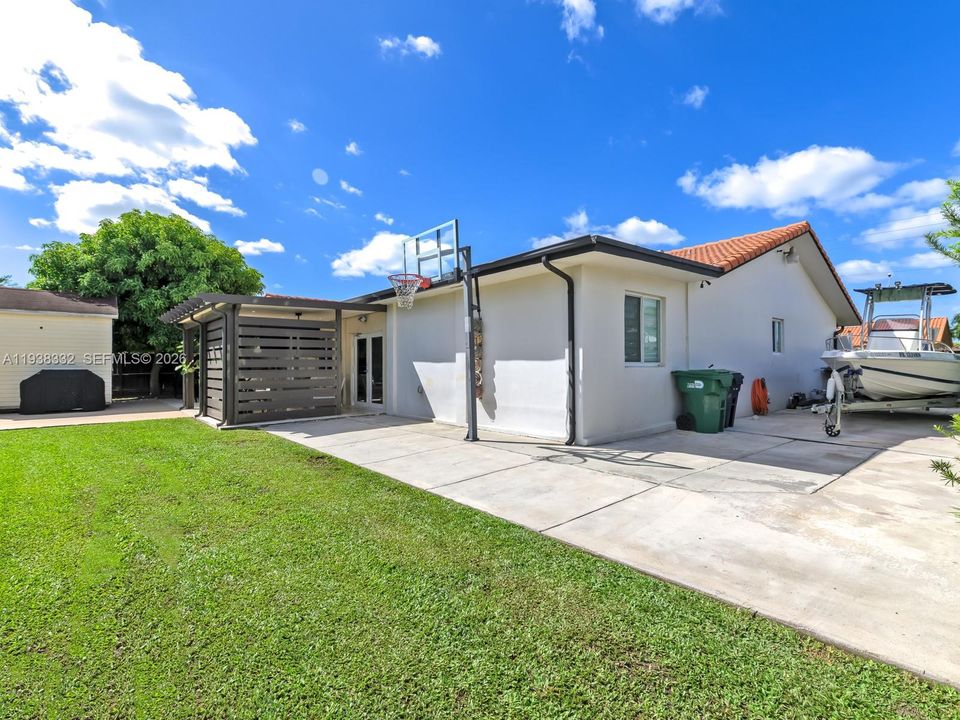 待售: $860,000 (4 贝兹, 2 浴室, 2045 平方英尺)