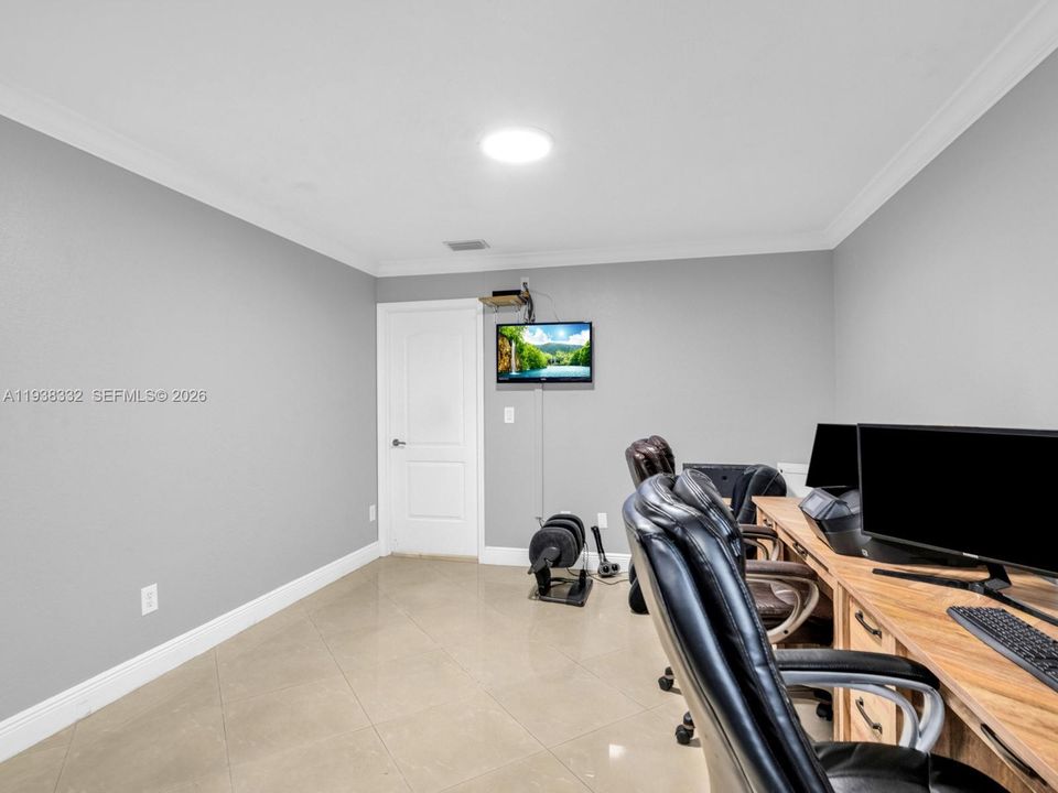 待售: $860,000 (4 贝兹, 2 浴室, 2045 平方英尺)