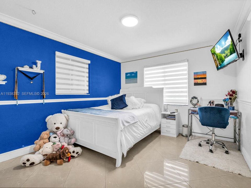 待售: $860,000 (4 贝兹, 2 浴室, 2045 平方英尺)