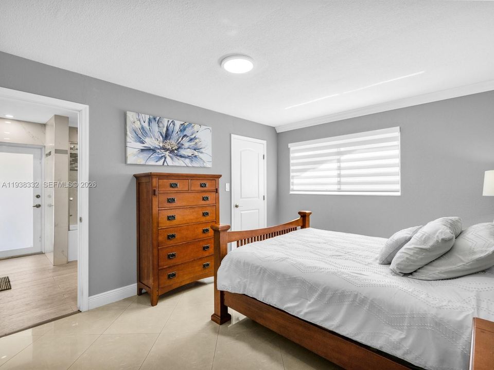 待售: $860,000 (4 贝兹, 2 浴室, 2045 平方英尺)