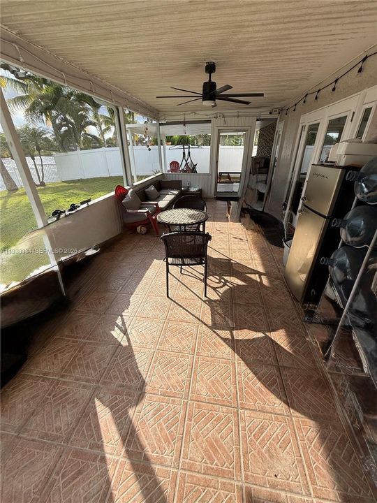 На продажу: $595,000 (4 спален, 2 ванн, 1578 Квадратных фут)