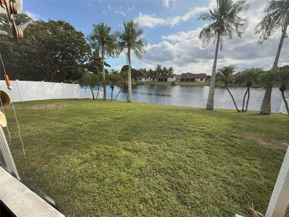 На продажу: $595,000 (4 спален, 2 ванн, 1578 Квадратных фут)