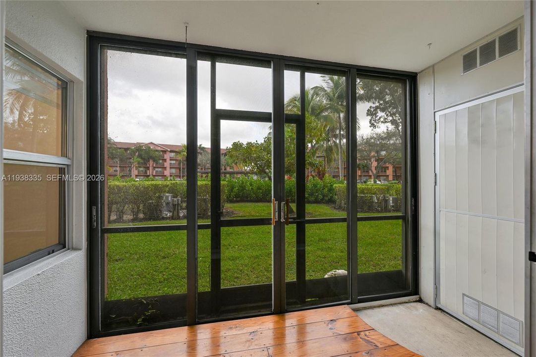 待售: $175,000 (2 贝兹, 1 浴室, 1032 平方英尺)