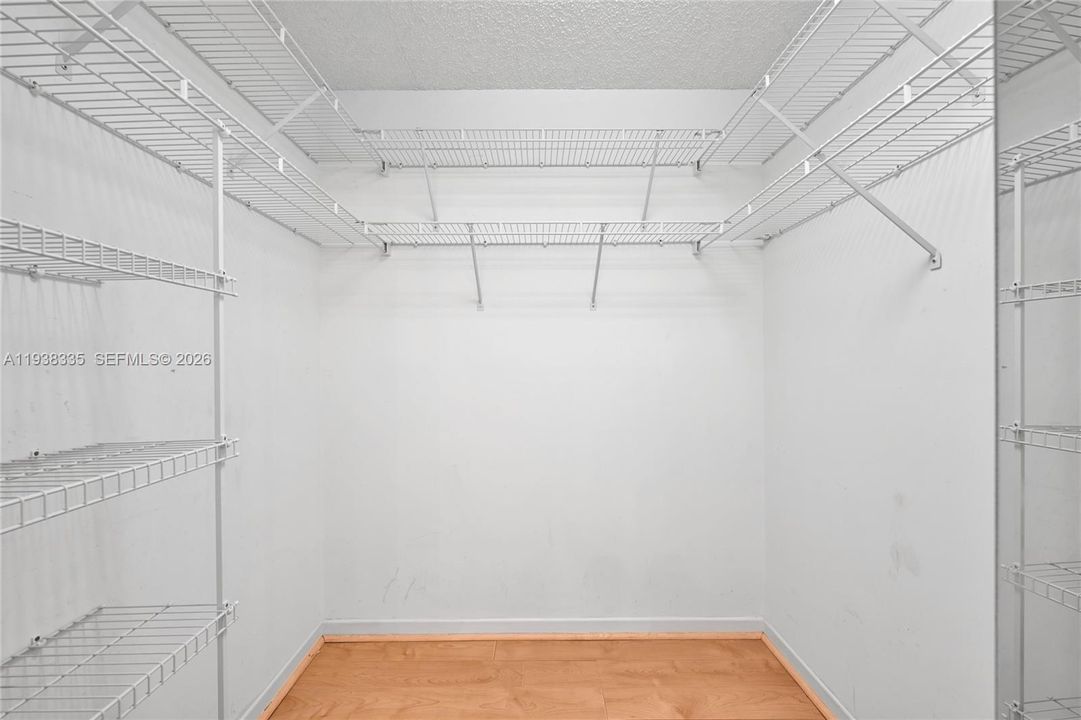 待售: $175,000 (2 贝兹, 1 浴室, 1032 平方英尺)