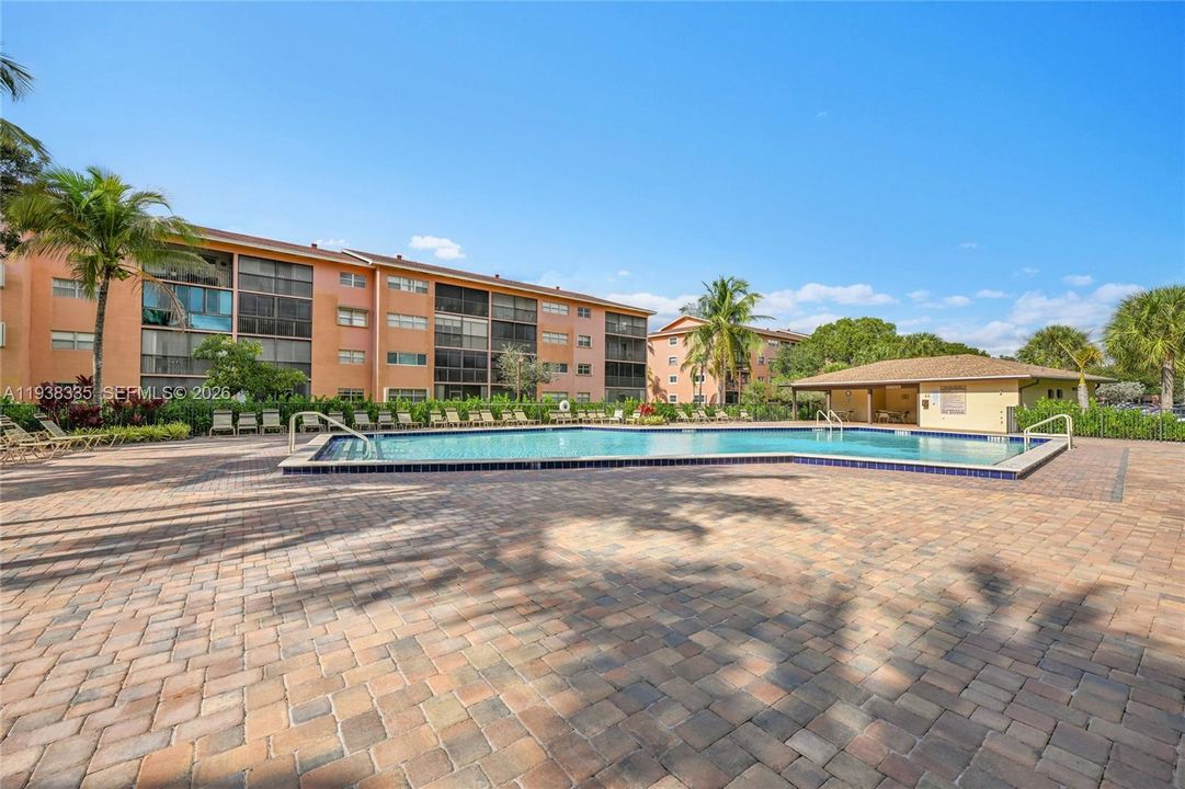 待售: $175,000 (2 贝兹, 1 浴室, 1032 平方英尺)