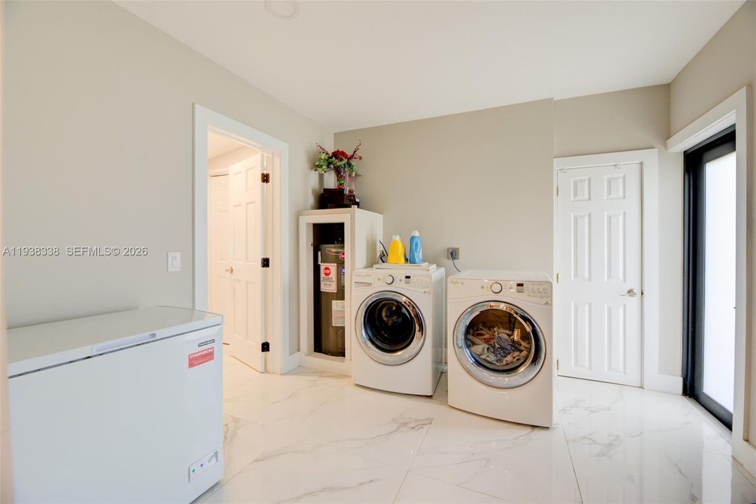 En Venta: $1,179,000 (3 camas, 3 baños, 2589 Pies cuadrados)