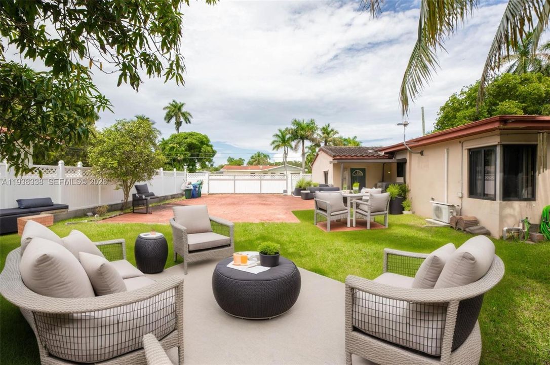 En Venta: $1,179,000 (3 camas, 3 baños, 2589 Pies cuadrados)