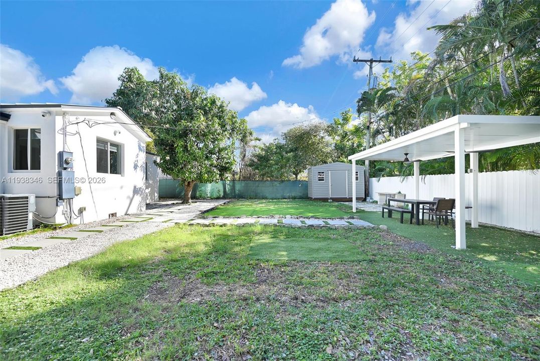 En Venta: $829,999 (3 camas, 2 baños, 1418 Pies cuadrados)