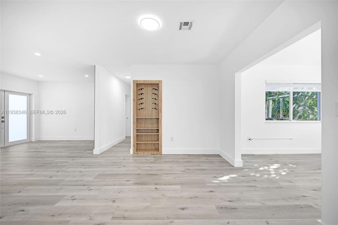 En Venta: $829,999 (3 camas, 2 baños, 1418 Pies cuadrados)