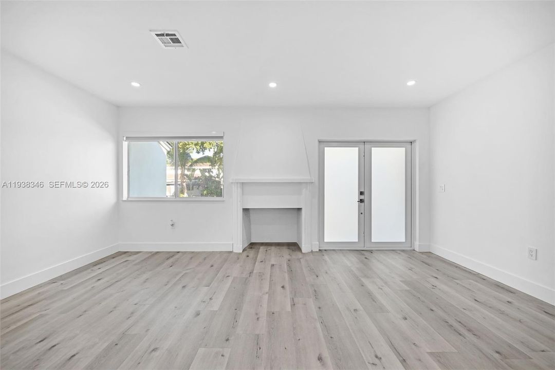 En Venta: $829,999 (3 camas, 2 baños, 1418 Pies cuadrados)