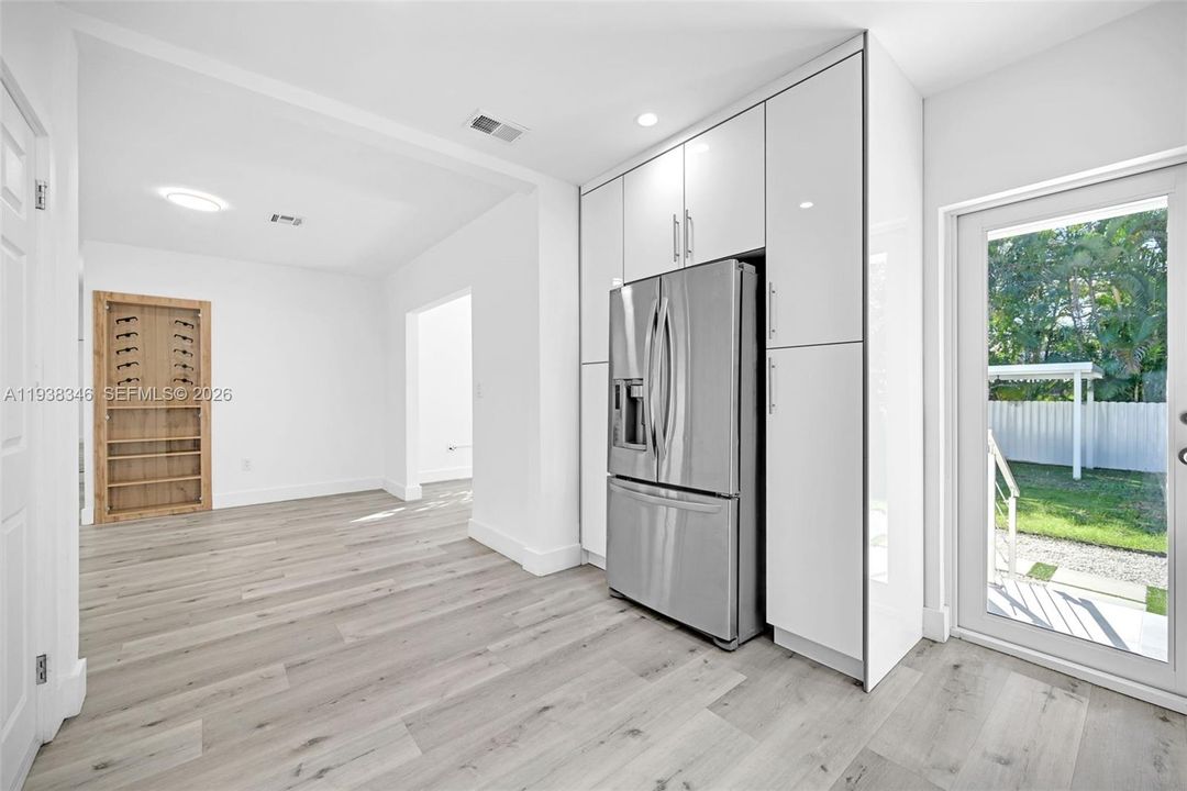 En Venta: $829,999 (3 camas, 2 baños, 1418 Pies cuadrados)