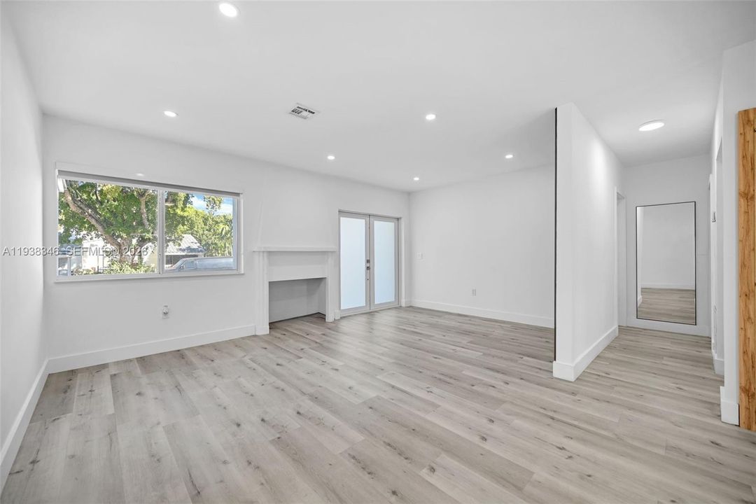 En Venta: $829,999 (3 camas, 2 baños, 1418 Pies cuadrados)