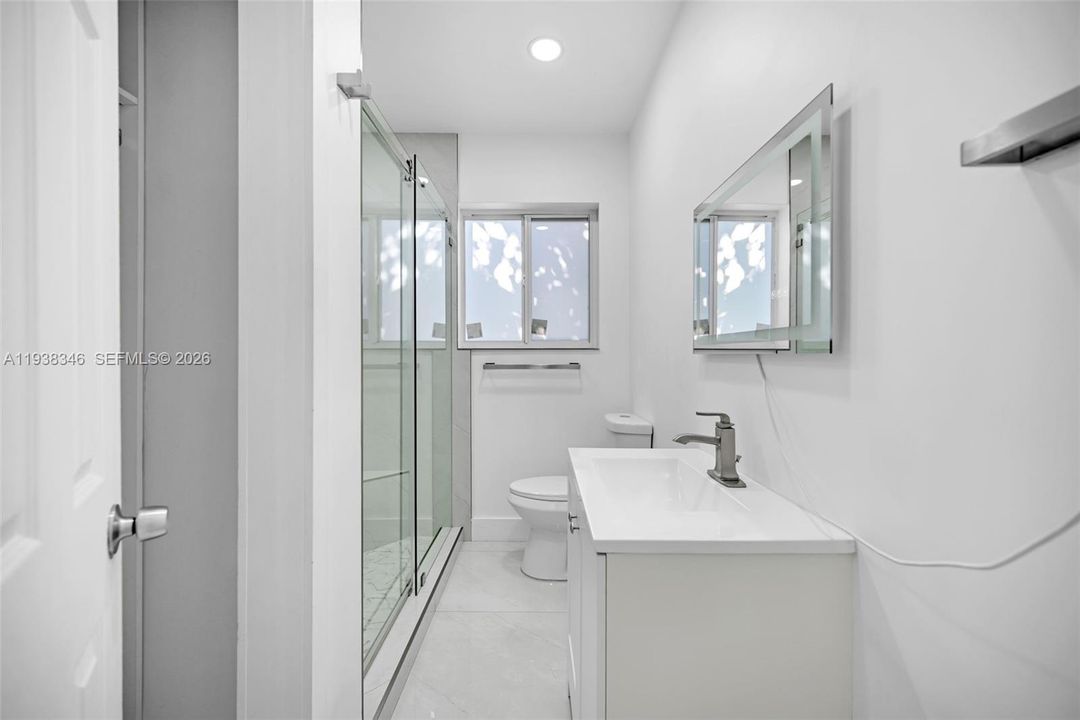 En Venta: $829,999 (3 camas, 2 baños, 1418 Pies cuadrados)