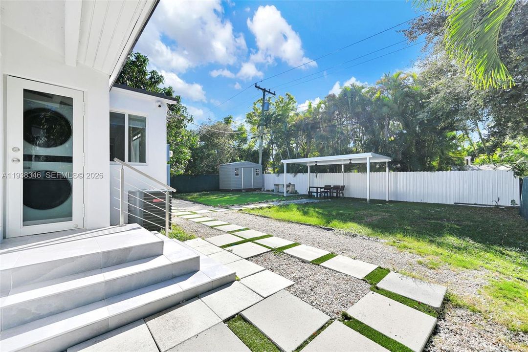 En Venta: $829,999 (3 camas, 2 baños, 1418 Pies cuadrados)