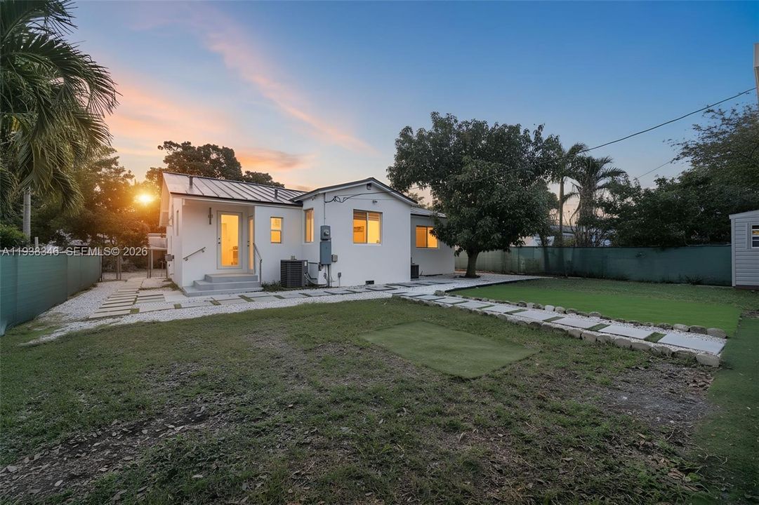 En Venta: $829,999 (3 camas, 2 baños, 1418 Pies cuadrados)