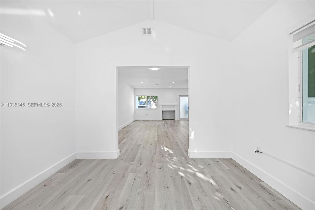 En Venta: $829,999 (3 camas, 2 baños, 1418 Pies cuadrados)