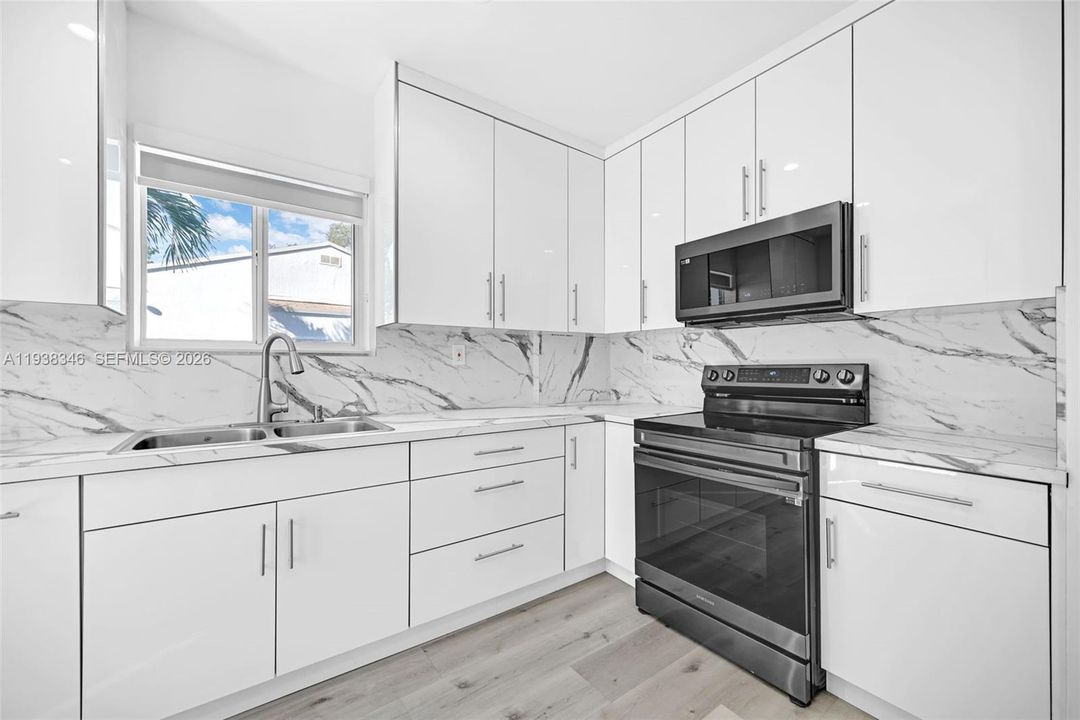 En Venta: $829,999 (3 camas, 2 baños, 1418 Pies cuadrados)