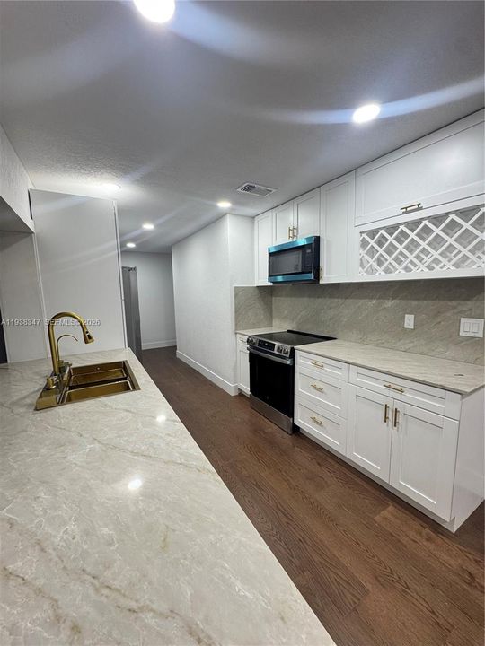 En Venta: $580,000 (4 camas, 2 baños, 1671 Pies cuadrados)