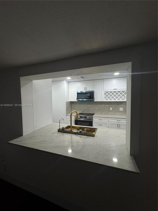 En Venta: $580,000 (4 camas, 2 baños, 1671 Pies cuadrados)