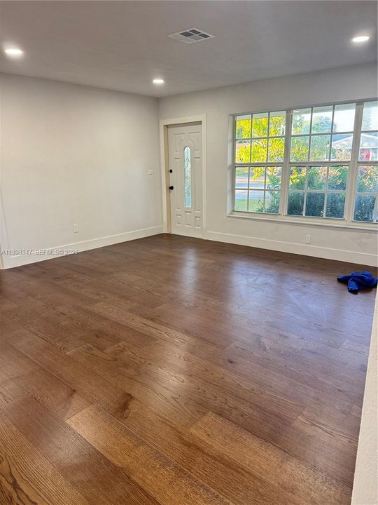 En Venta: $580,000 (4 camas, 2 baños, 1671 Pies cuadrados)