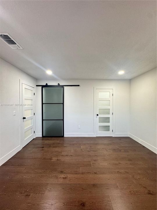 En Venta: $580,000 (4 camas, 2 baños, 1671 Pies cuadrados)