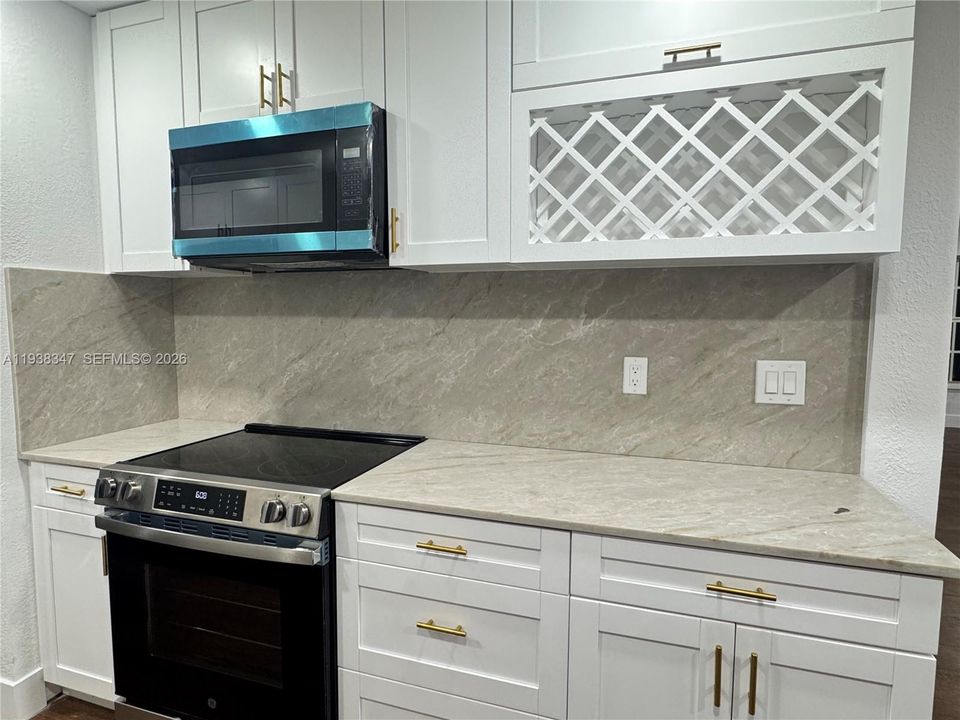 En Venta: $580,000 (4 camas, 2 baños, 1671 Pies cuadrados)