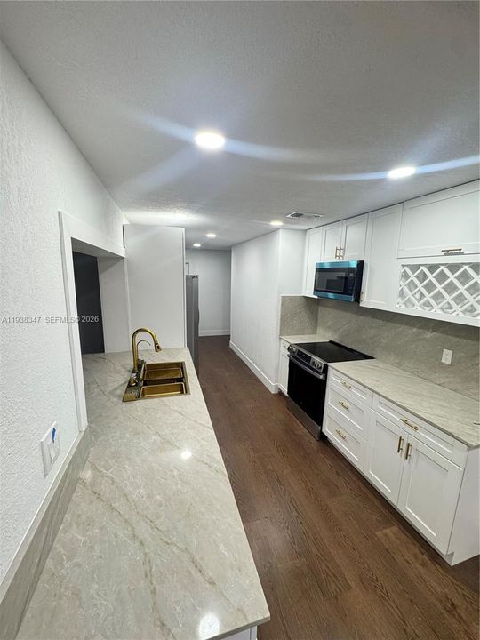 En Venta: $580,000 (4 camas, 2 baños, 1671 Pies cuadrados)