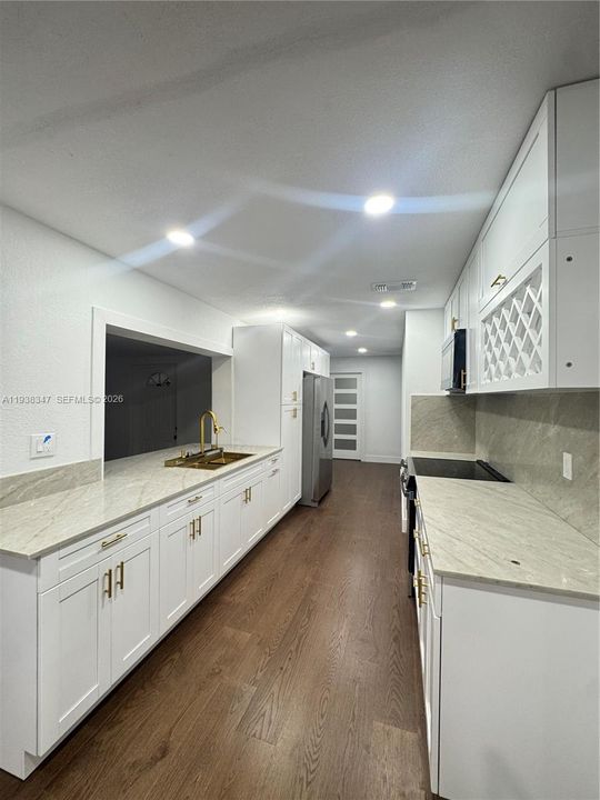 En Venta: $580,000 (4 camas, 2 baños, 1671 Pies cuadrados)