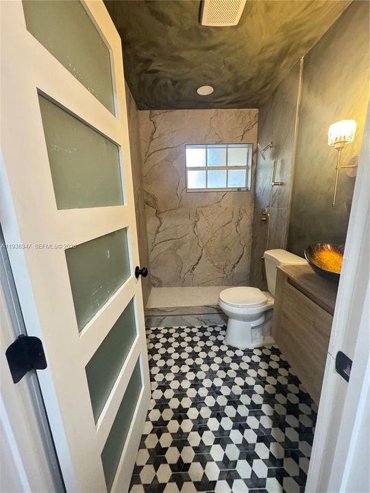 En Venta: $580,000 (4 camas, 2 baños, 1671 Pies cuadrados)