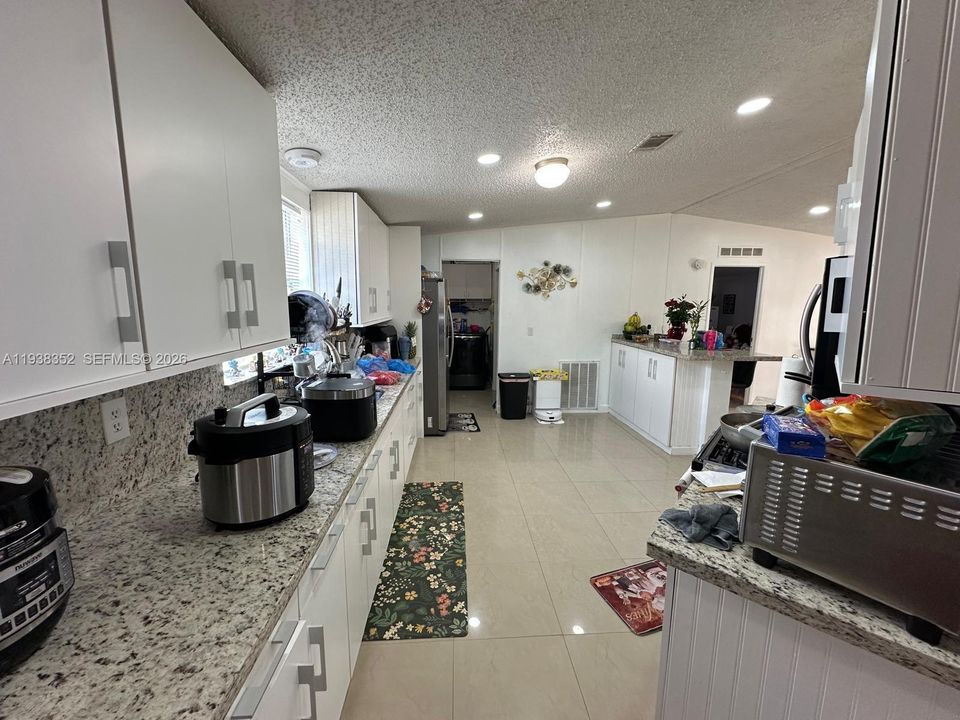 For Sale: $320,000 (3 beds, 2 baths, 1690 Square Feet)