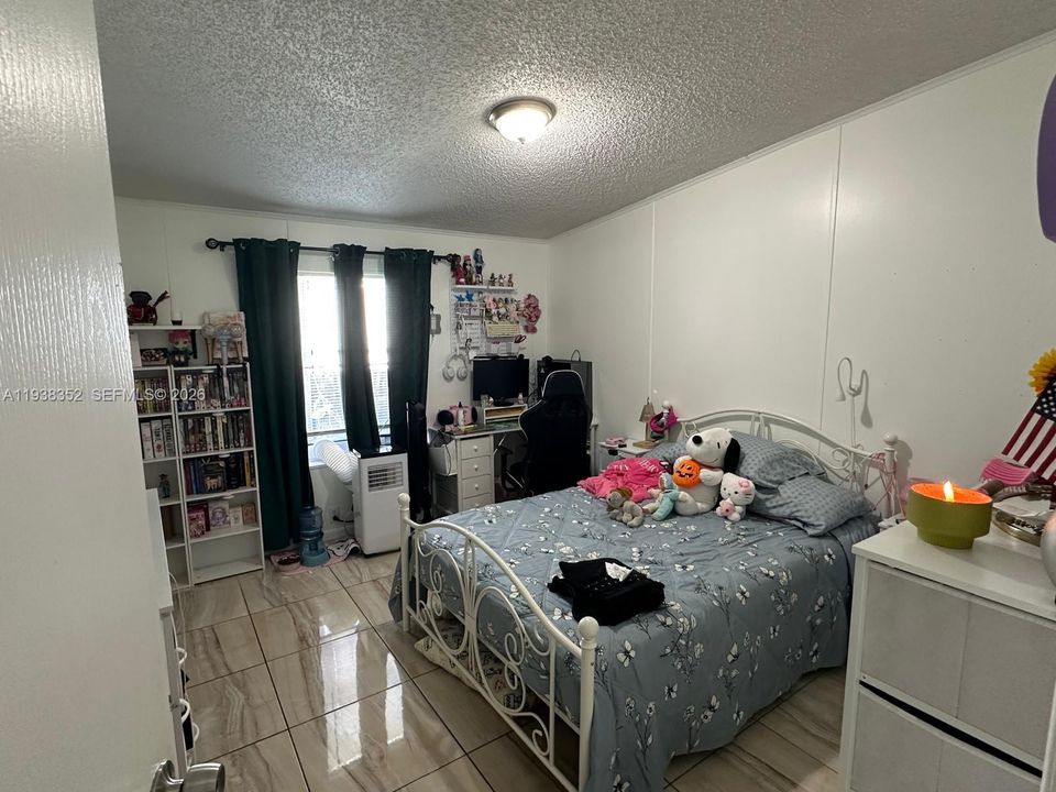 For Sale: $320,000 (3 beds, 2 baths, 1690 Square Feet)