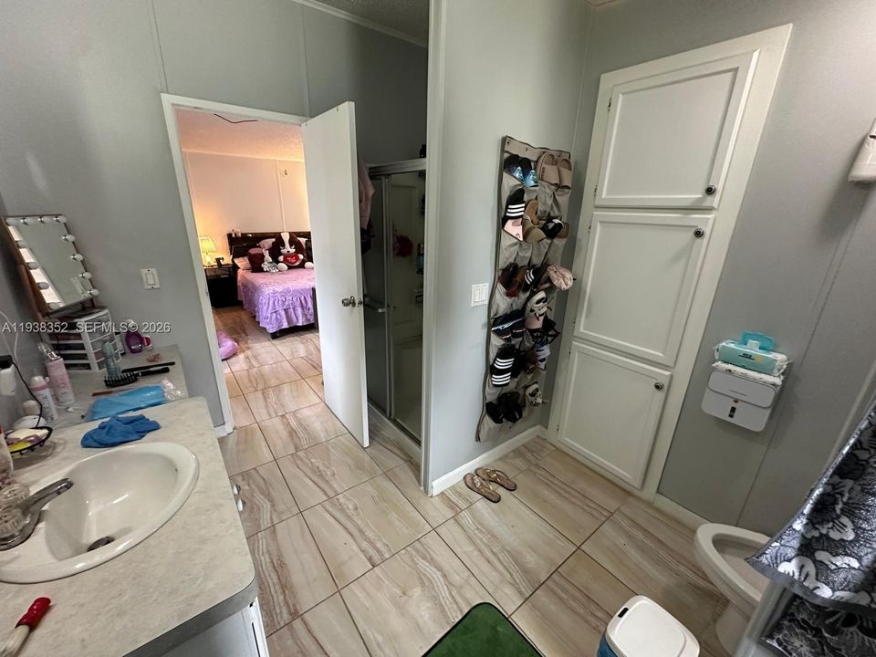 For Sale: $320,000 (3 beds, 2 baths, 1690 Square Feet)