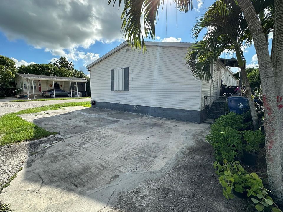 For Sale: $320,000 (3 beds, 2 baths, 1690 Square Feet)