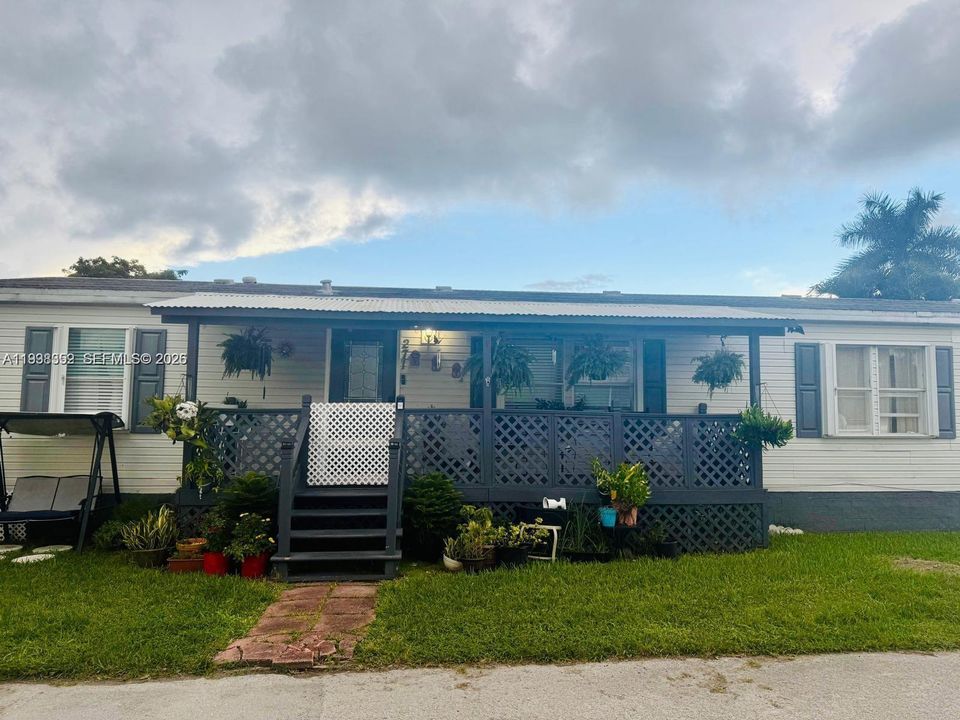 For Sale: $320,000 (3 beds, 2 baths, 1690 Square Feet)