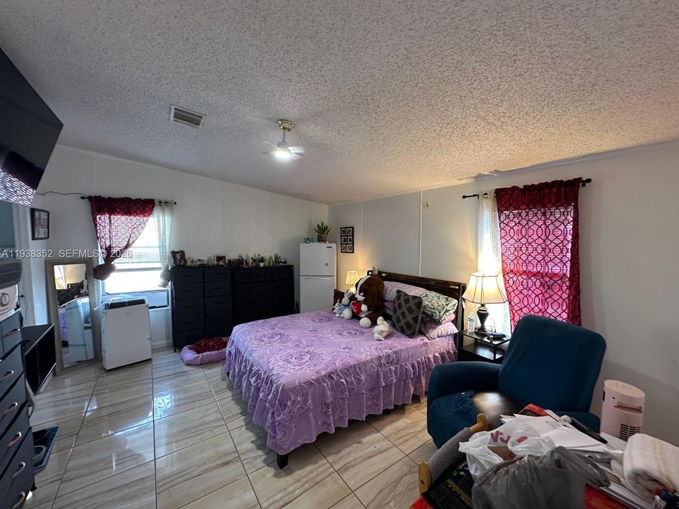 For Sale: $320,000 (3 beds, 2 baths, 1690 Square Feet)