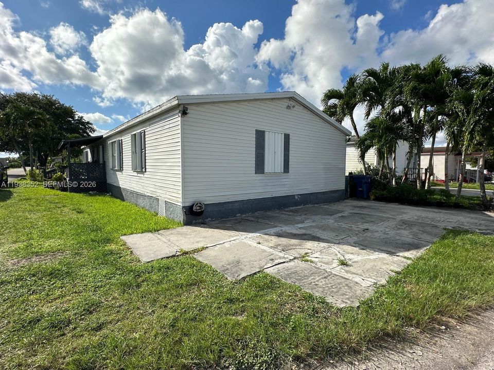 For Sale: $320,000 (3 beds, 2 baths, 1690 Square Feet)