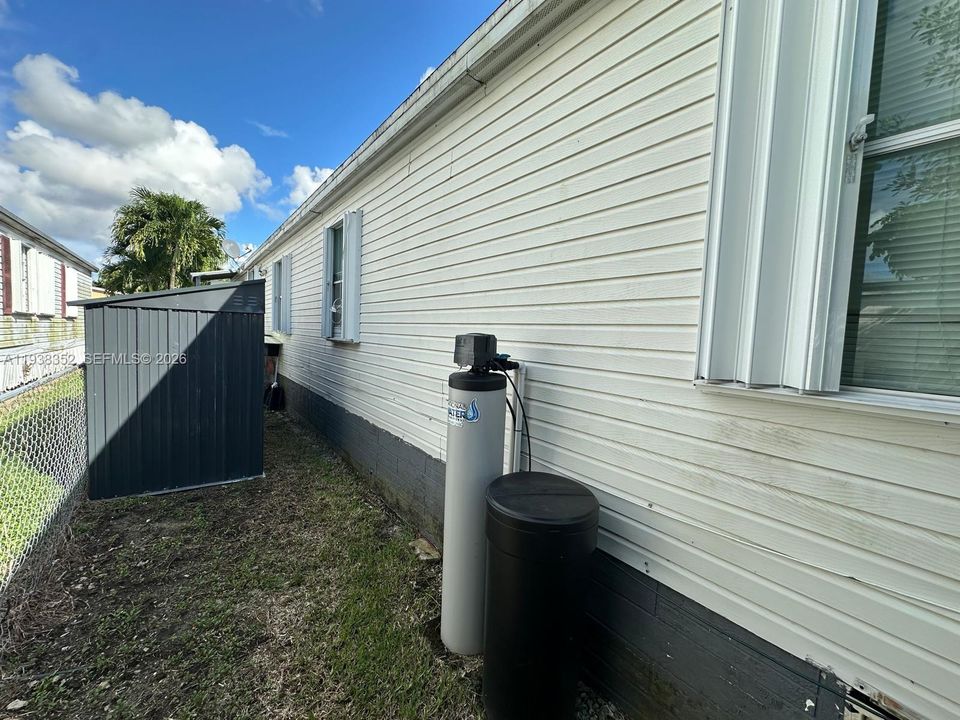 For Sale: $320,000 (3 beds, 2 baths, 1690 Square Feet)