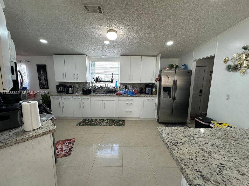 For Sale: $320,000 (3 beds, 2 baths, 1690 Square Feet)