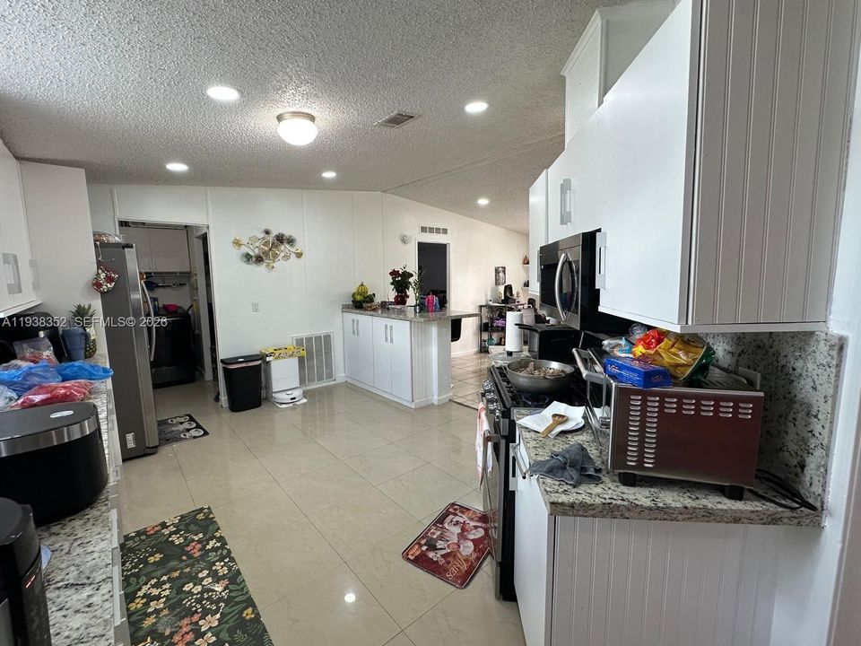 For Sale: $320,000 (3 beds, 2 baths, 1690 Square Feet)