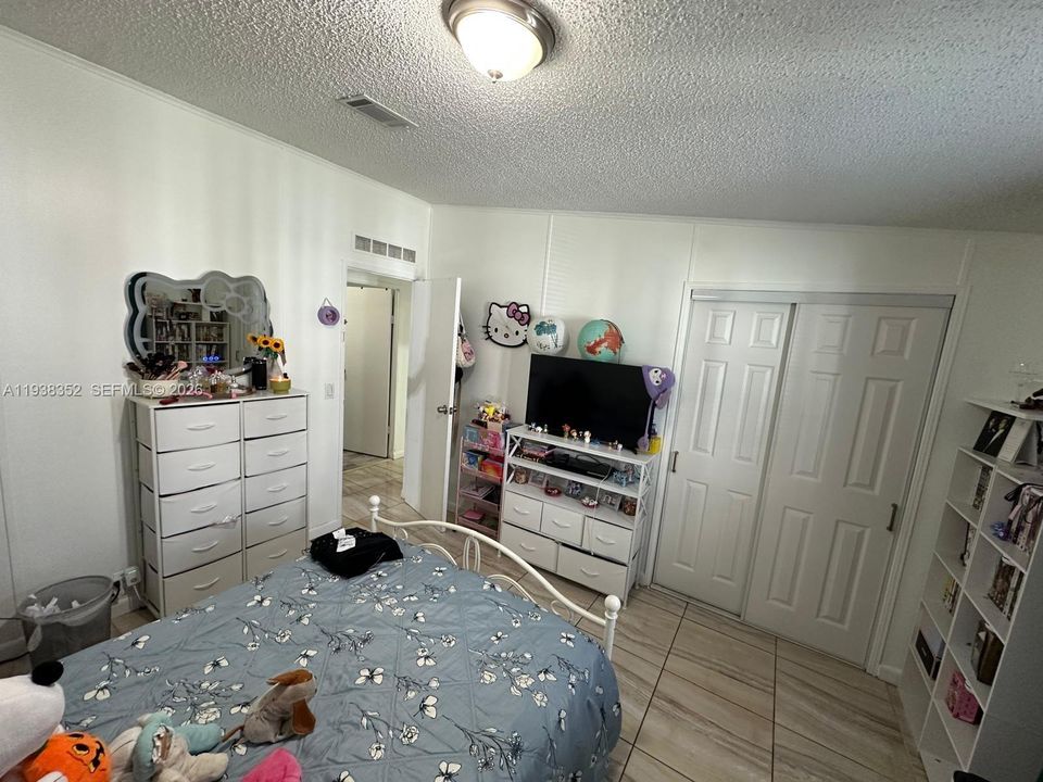 For Sale: $320,000 (3 beds, 2 baths, 1690 Square Feet)