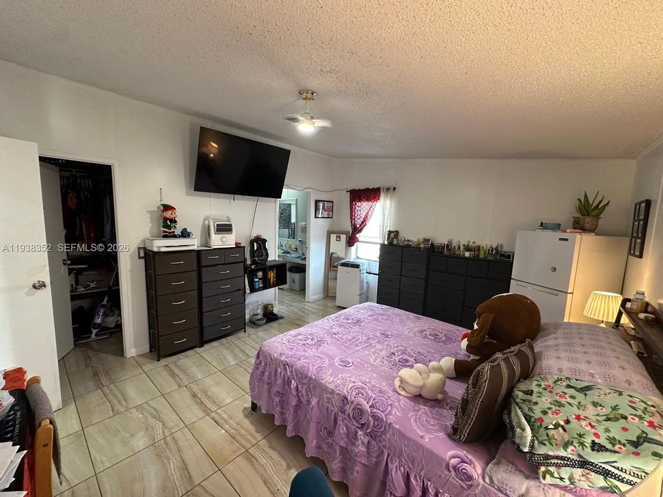 For Sale: $320,000 (3 beds, 2 baths, 1690 Square Feet)