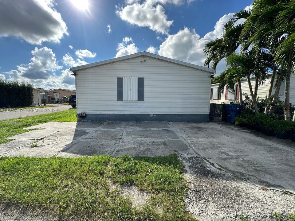 For Sale: $320,000 (3 beds, 2 baths, 1690 Square Feet)