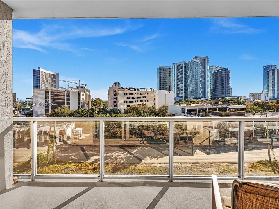 For Rent: $4,000 (1 beds, 1 baths, 736 Square Feet)