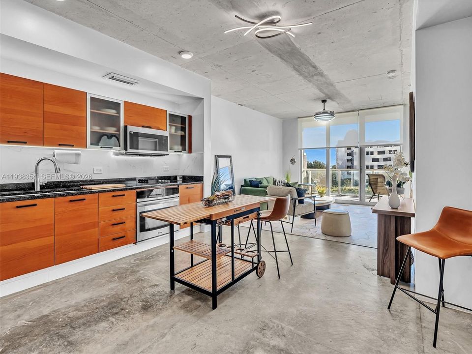 For Rent: $4,000 (1 beds, 1 baths, 736 Square Feet)