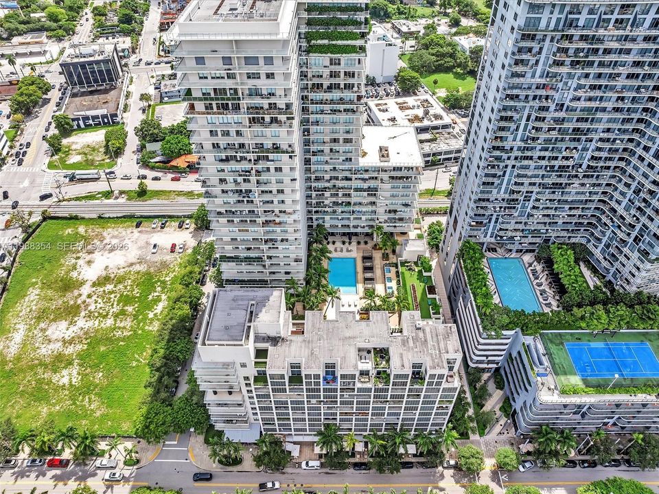 For Rent: $4,000 (1 beds, 1 baths, 736 Square Feet)